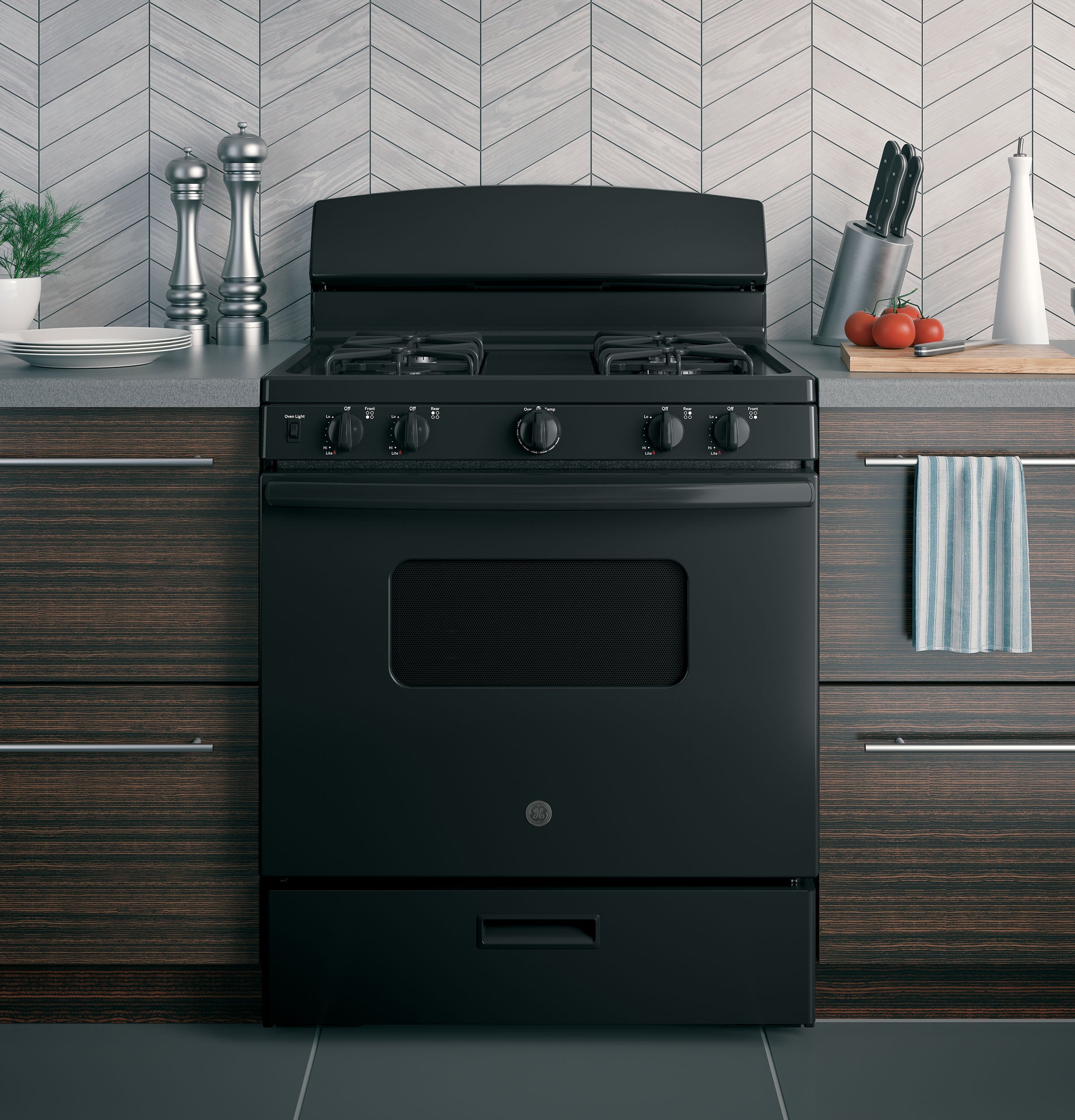 GE Free-Standing Front Control Gas Range | JGBS10DEMBB