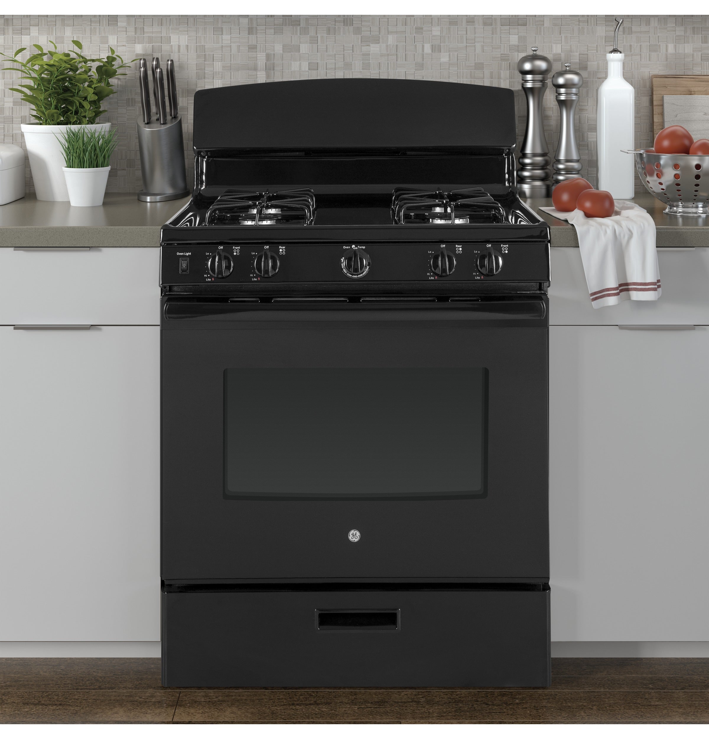 GE Free-Standing Front Control Gas Range | JGBS30DEKBB